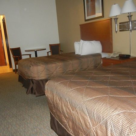 Days Inn By Wyndham Phenix City Near Fort Moore Exteriör bild