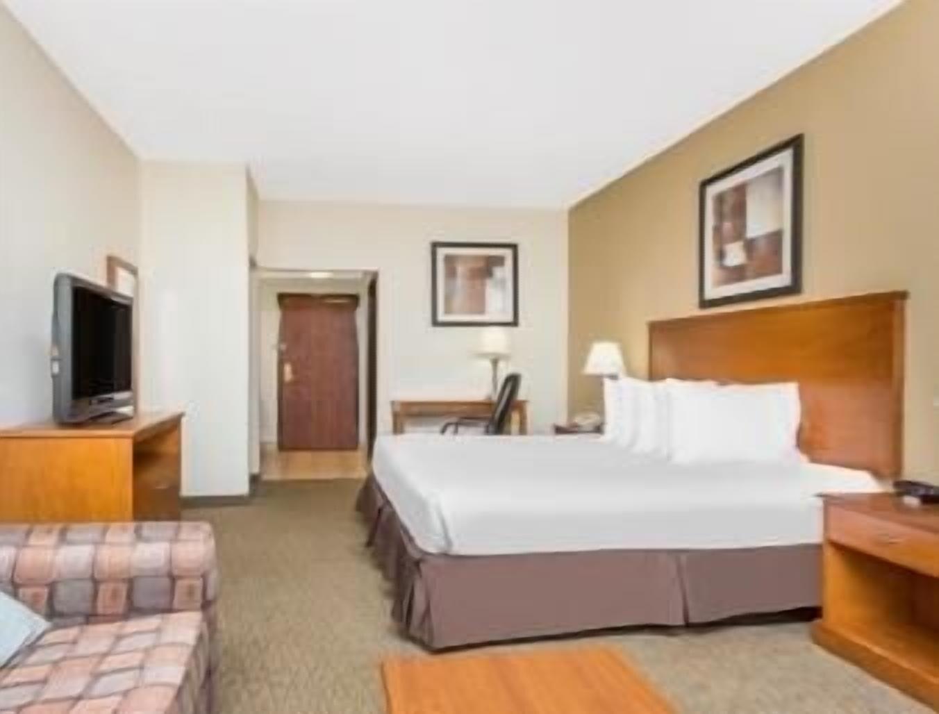 Days Inn By Wyndham Phenix City Near Fort Moore Exteriör bild