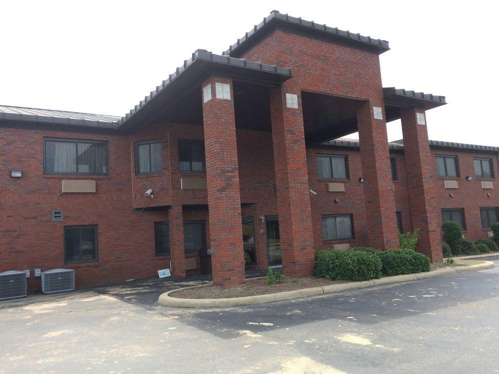 Days Inn By Wyndham Phenix City Near Fort Moore Exteriör bild