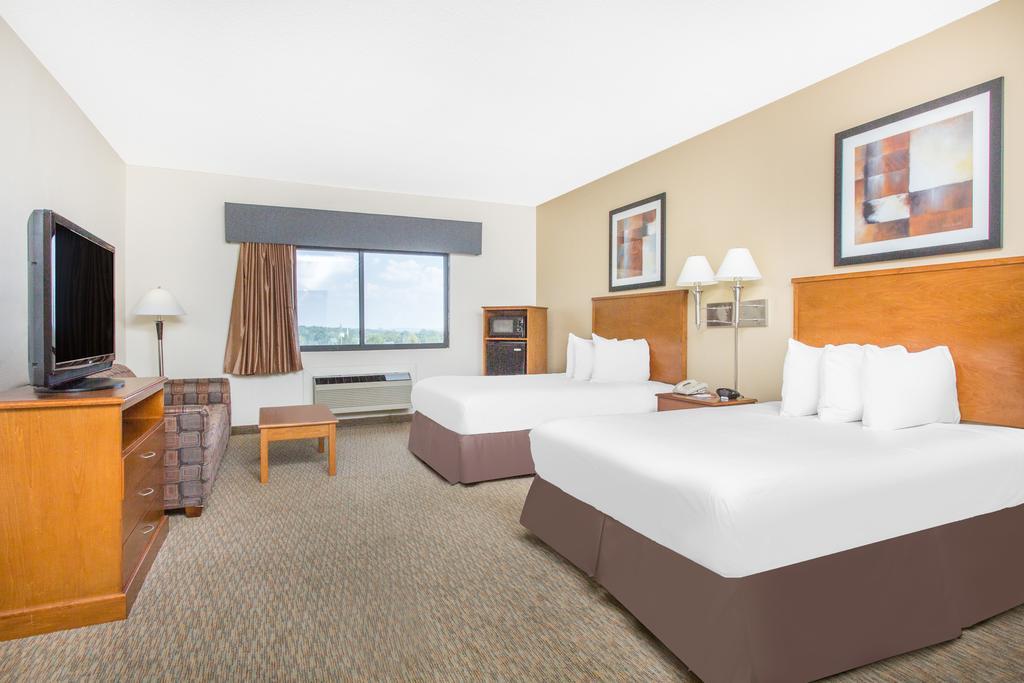 Days Inn By Wyndham Phenix City Near Fort Moore Exteriör bild