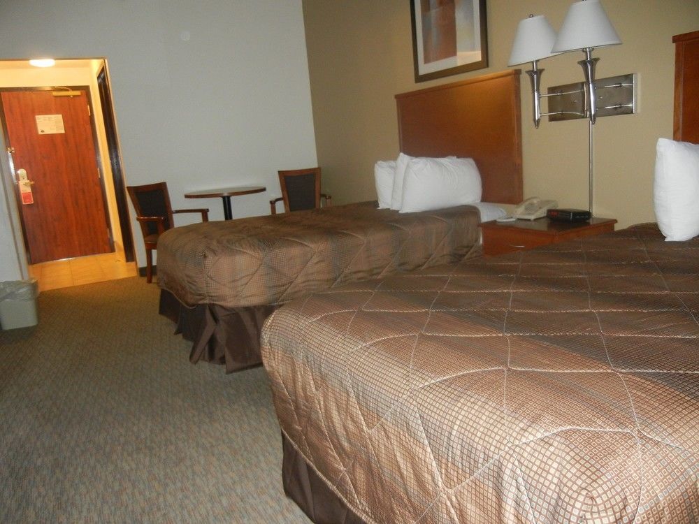 Days Inn By Wyndham Phenix City Near Fort Moore Exteriör bild