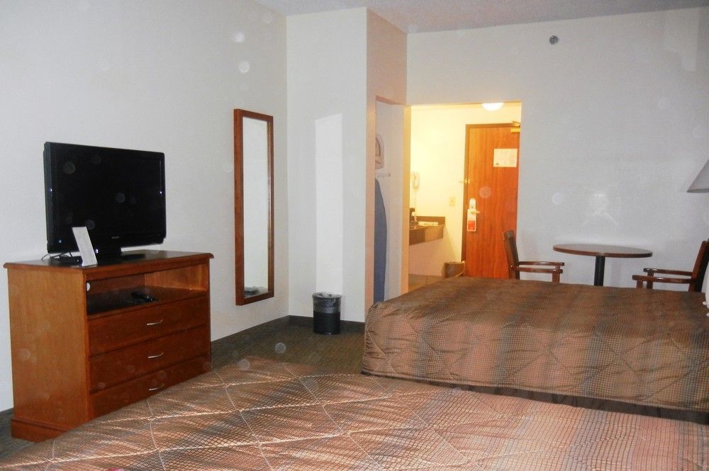 Days Inn By Wyndham Phenix City Near Fort Moore Exteriör bild