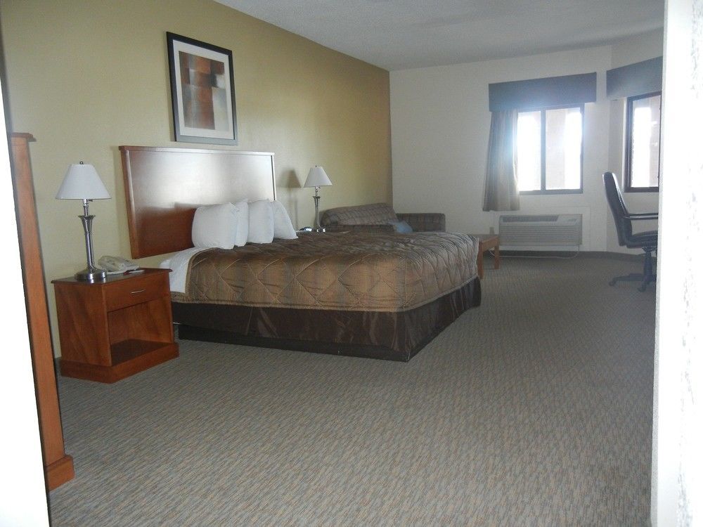 Days Inn By Wyndham Phenix City Near Fort Moore Exteriör bild