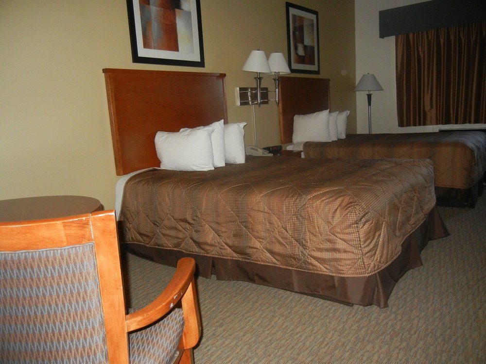 Days Inn By Wyndham Phenix City Near Fort Moore Exteriör bild