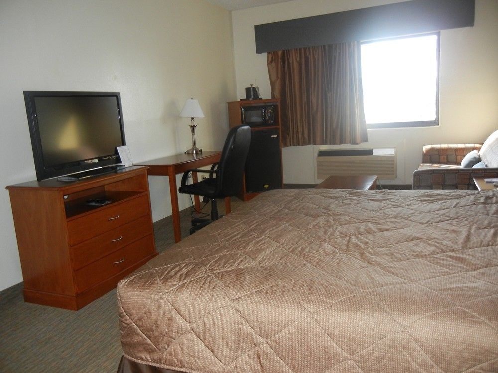 Days Inn By Wyndham Phenix City Near Fort Moore Exteriör bild