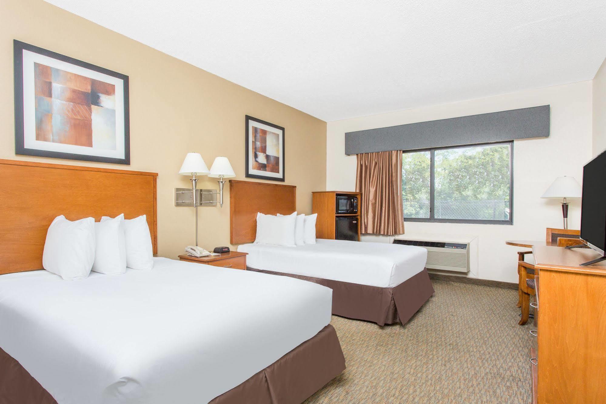 Days Inn By Wyndham Phenix City Near Fort Moore Exteriör bild
