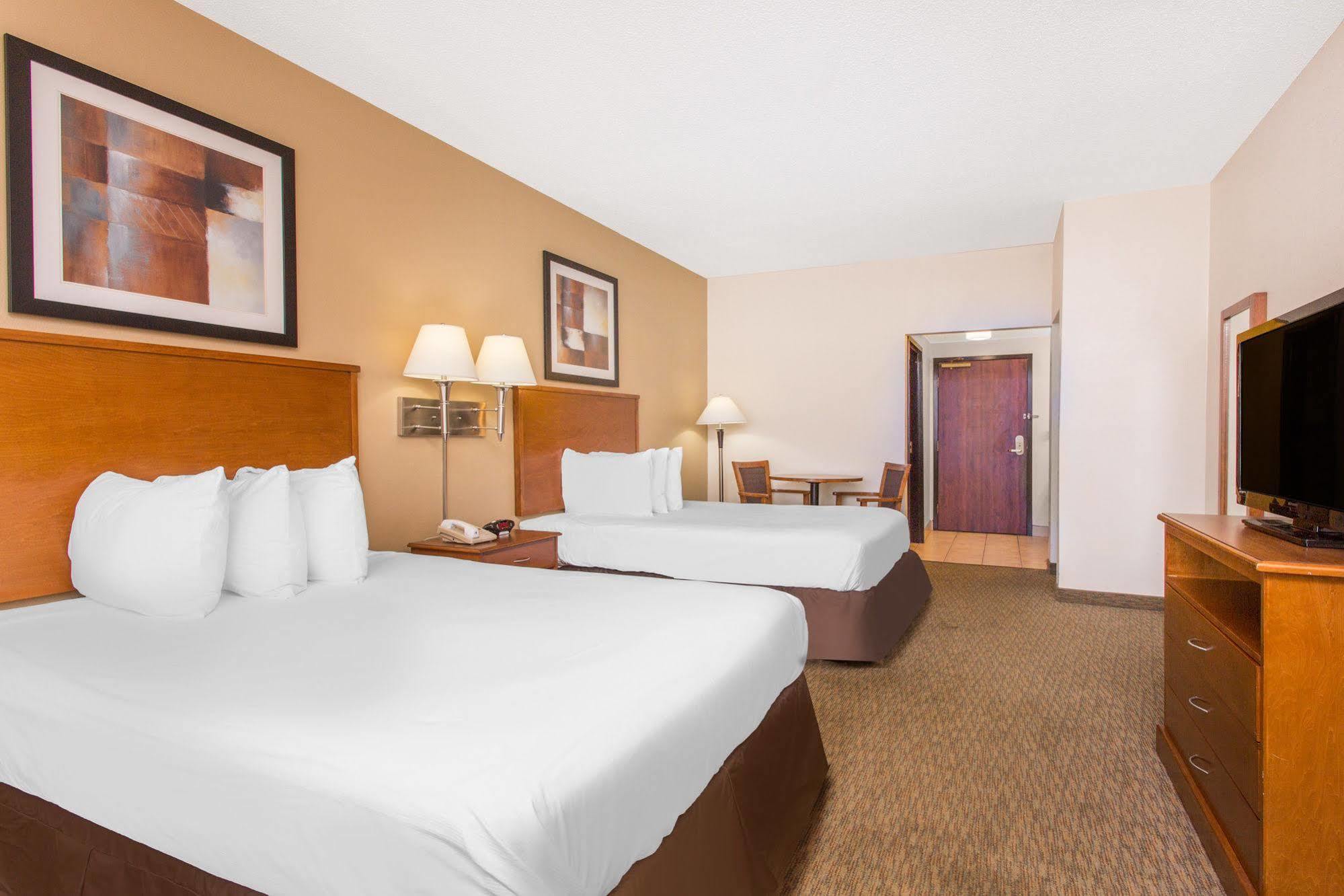 Days Inn By Wyndham Phenix City Near Fort Moore Exteriör bild