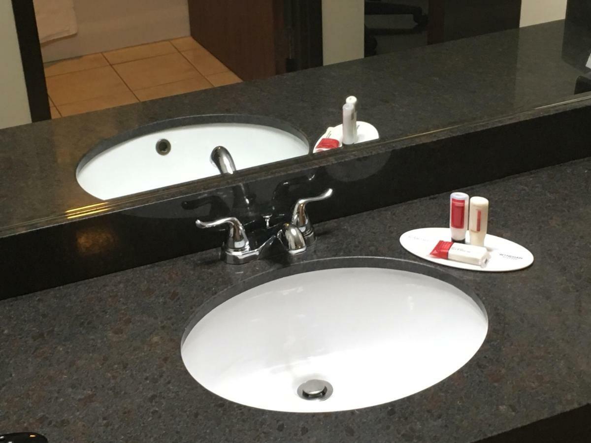 Days Inn By Wyndham Phenix City Near Fort Moore Exteriör bild